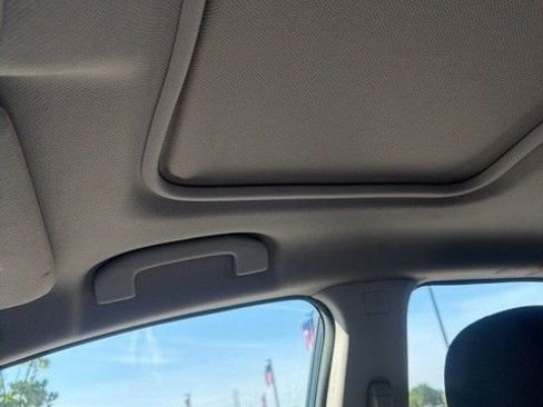 Used 2019 Nissan Sentra SV w/ Special Edition Package FWD image 3