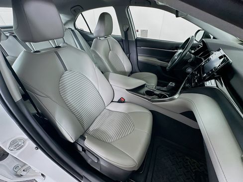 Used 2022 Toyota Camry SE image 28