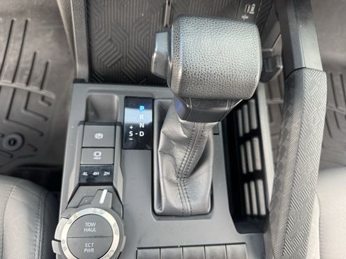 Used 2024 Toyota Tacoma SR5 AWD/4WD image 21