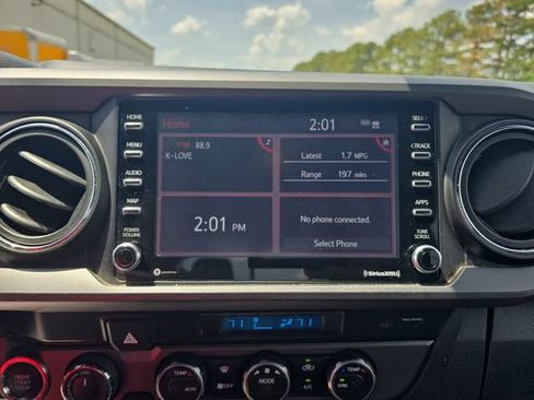 Used 2021 Toyota Tacoma TRD Off-Road AWD/4WD image 19