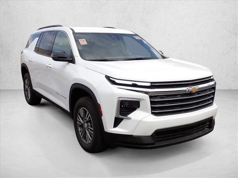 Used 2025 Chevrolet Traverse LT AWD/4WD image 4