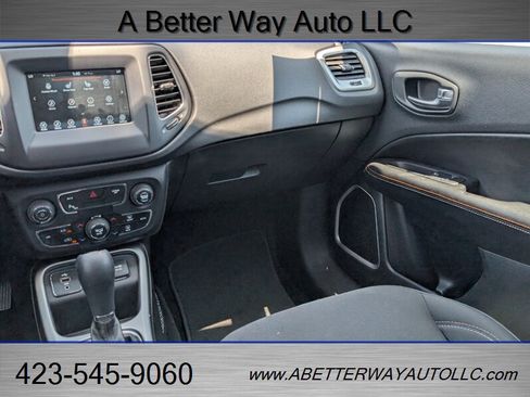 Used 2018 Jeep Compass Sport w/ Tech Group FWD image 8