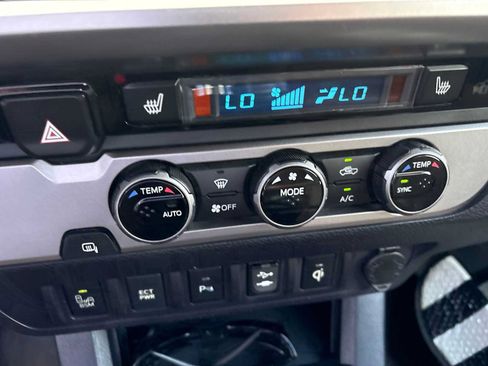 Used 2017 Toyota Tacoma Limited w/ Tow Package RWD image 8