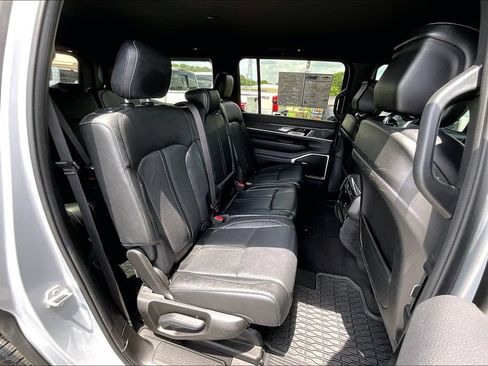 Used 2022 Jeep Wagoneer Series III RWD image 27
