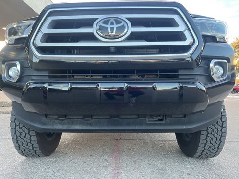 Used 2020 Toyota Tacoma Limited image 23