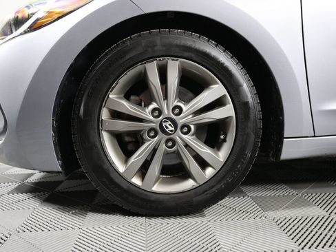 Used 2017 Hyundai Elantra SE FWD image 9