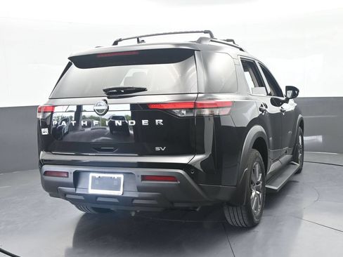 Used 2024 Nissan Pathfinder SV FWD image 5
