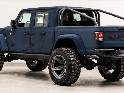 Used 2025 Jeep Gladiator Sport image 11