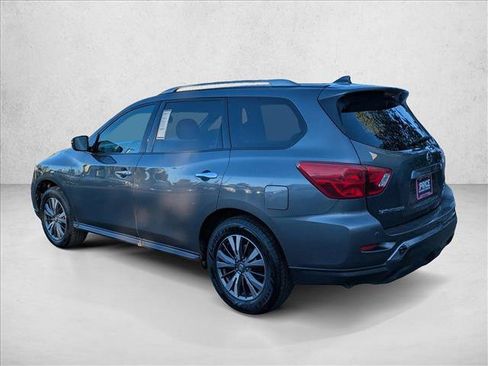 Used 2019 Nissan Pathfinder SV image 3