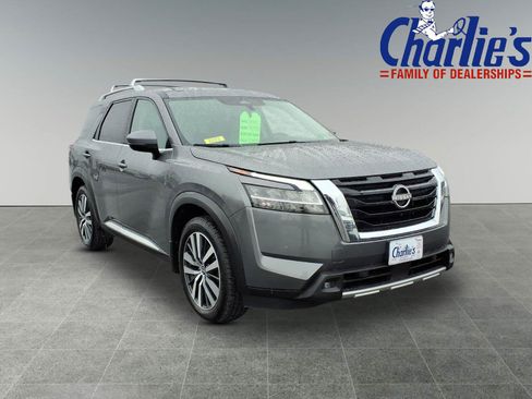 Used 2022 Nissan Pathfinder Platinum w/ Cargo Package AWD/4WD image 3
