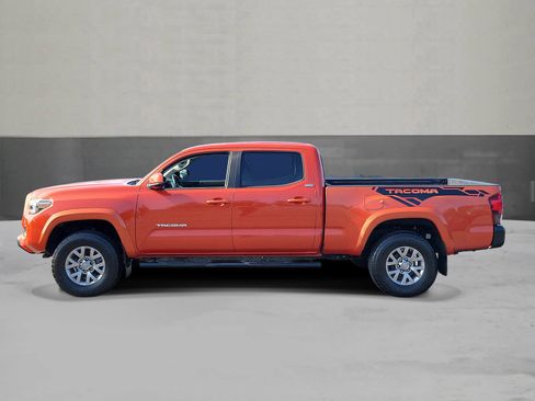 Used 2018 Toyota Tacoma SR5 RWD image 3