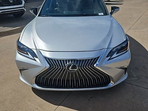 Used 2019 Lexus ES 350 Ultra Luxury image 2