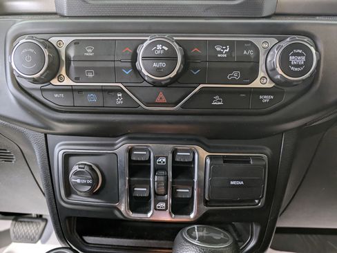 Used 2023 Jeep Wrangler Unlimited image 18