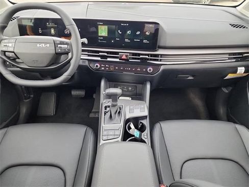 Used 2026 Kia Sportage EX FWD image 18