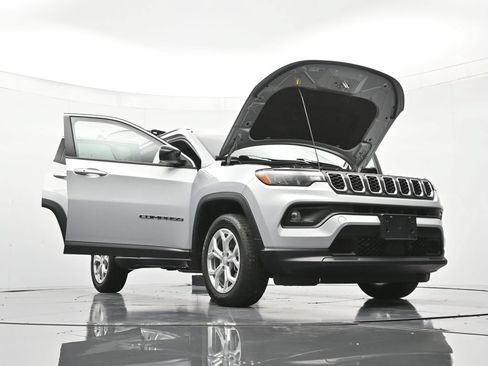 Used 2024 Jeep Compass Latitude AWD/4WD image 48