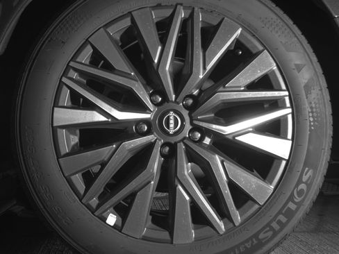 Used 2025 Nissan Altima 2.5 SV FWD image 14