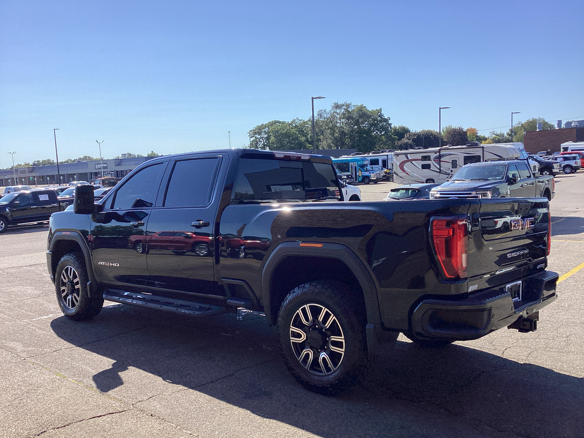 Used 2020 GMC Sierra 2500 AT4 w/ AT4 Premium Package AWD/4WD image 4