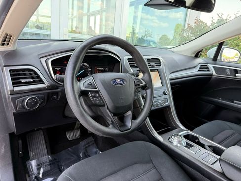 Used 2019 Ford Fusion SE FWD image 13