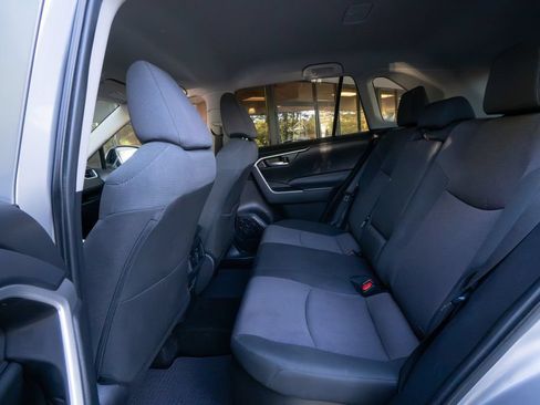Used 2025 Toyota RAV4 XLE AWD/4WD image 16