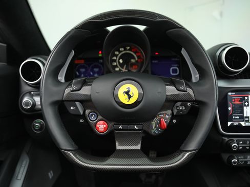 Certified 2023 Ferrari Portofino M RWD image 5