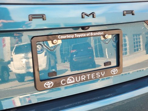 Certified 2025 Toyota Camry SE image 5