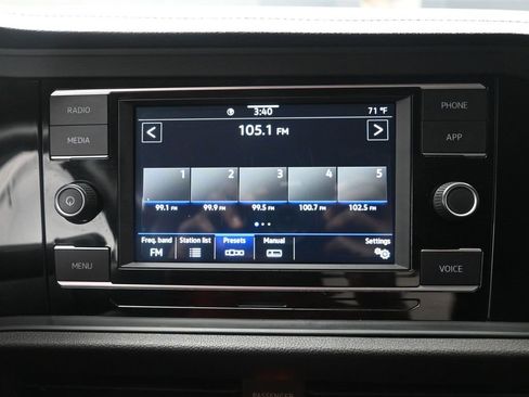 Used 2023 Volkswagen Jetta SE image 11