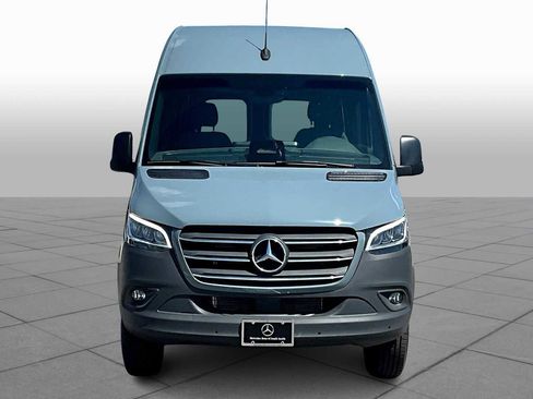 Used 2025 Mercedes-Benz Sprinter 2500 image 4