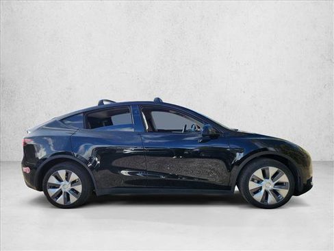 Used 2023 Tesla Model Y Long Range image 3