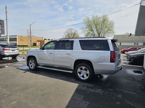 Used 2016 Chevrolet Suburban LT w/ LT Signature Package image 7