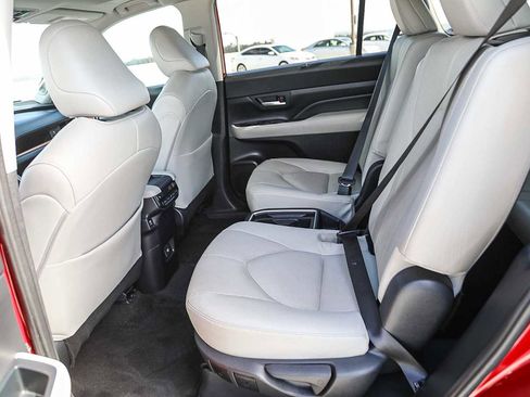 Used 2024 Toyota Grand Highlander Limited image 18