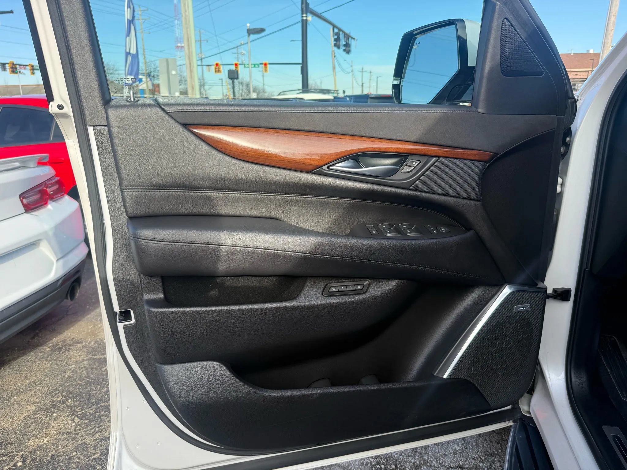 Used 2017 Cadillac Escalade ESV Luxury AWD/4WD image 10