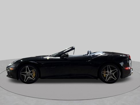 Used 2015 Ferrari California T RWD image 24