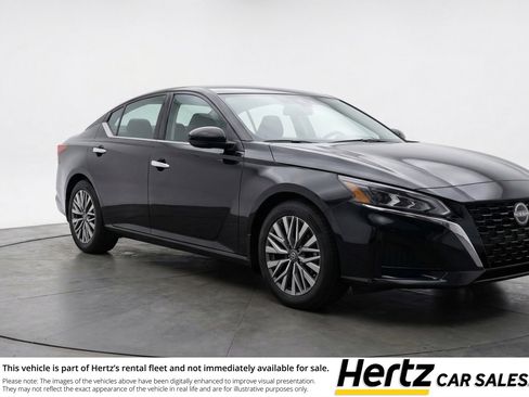 Used 2025 Nissan Altima 2.5 SV image 1