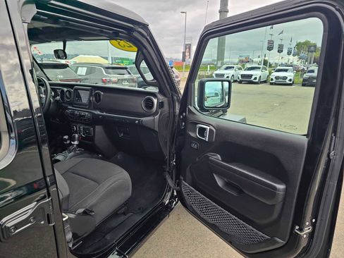 Used 2023 Jeep Wrangler Sport S image 12