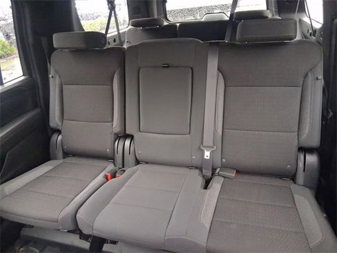 Used 2024 GMC Yukon XL SLE image 18