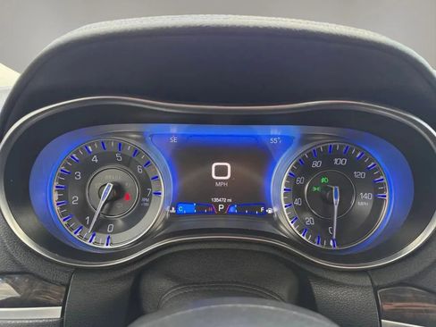 Used 2019 Chrysler 300 Limited RWD image 14