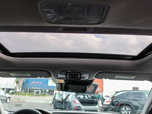 Used 2023 Hyundai Elantra Limited image 18