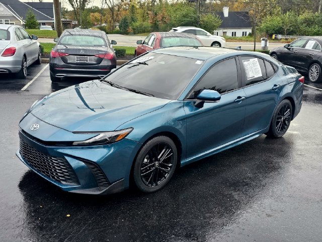 Used 2025 Toyota Camry SE FWD image 4