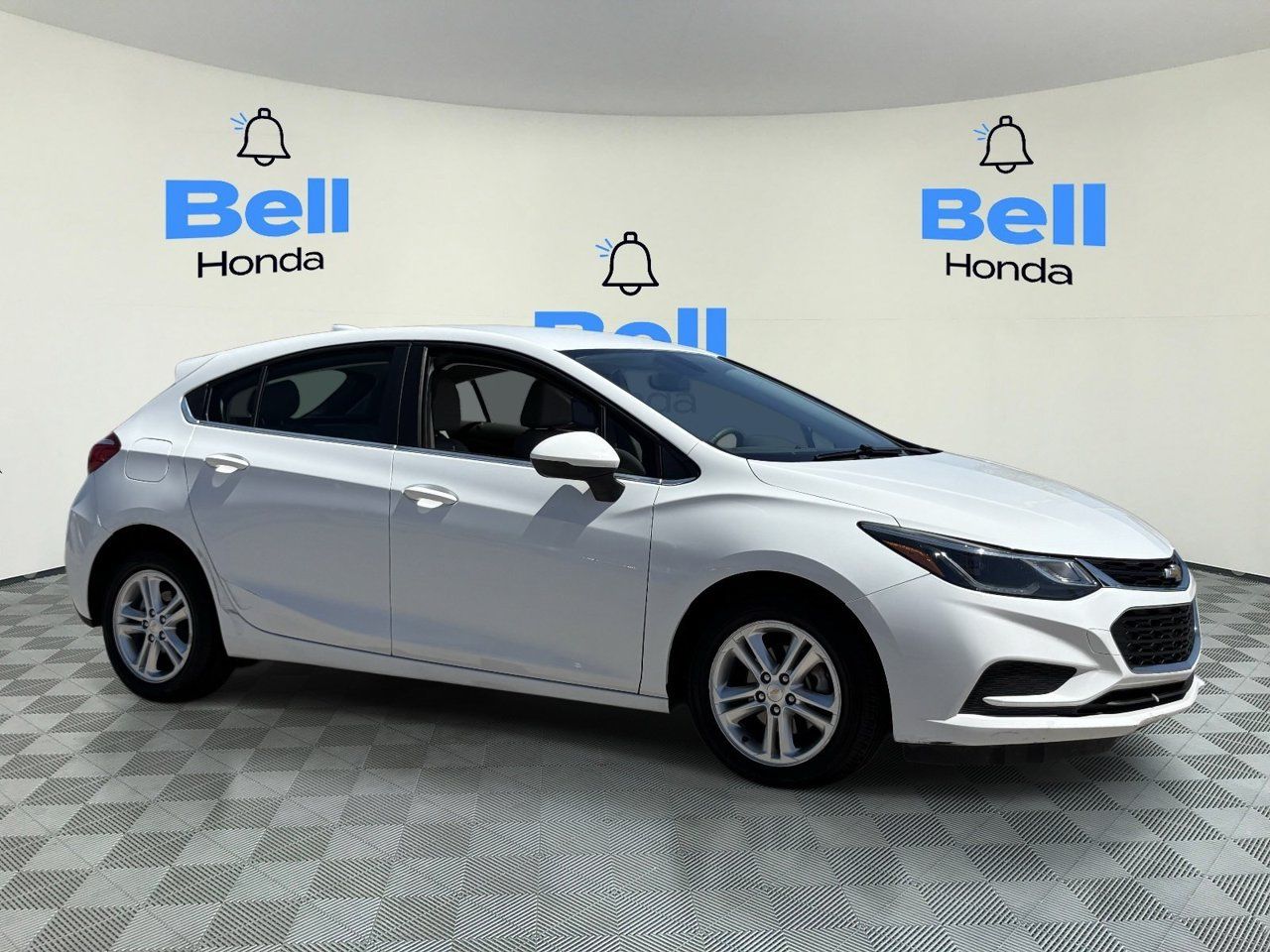 Used 2018 Chevrolet Cruze LT FWD image 6