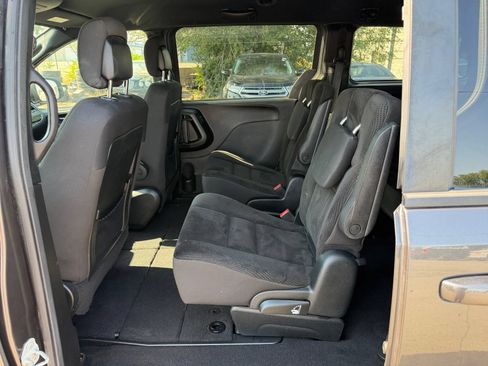 Used 2018 Dodge Grand Caravan SE FWD image 25