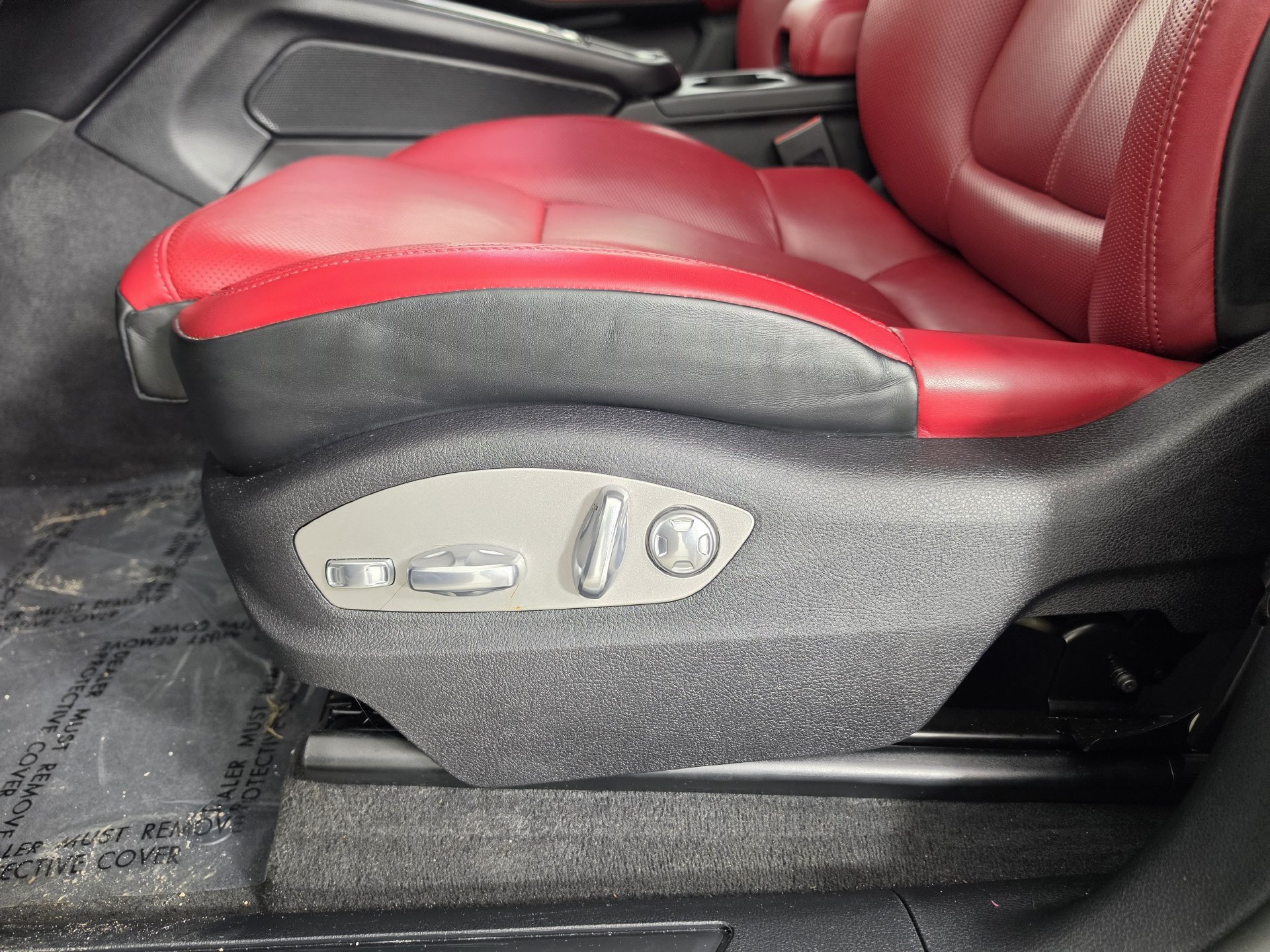 Used 2025 Porsche Macan AWD/4WD image 4