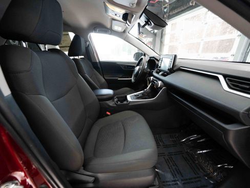 Used 2021 Toyota RAV4 LE image 27