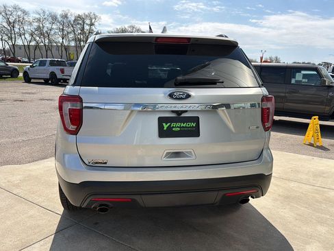 Used 2017 Ford Explorer 4WD w/ Class II Trailer Tow Package image 4