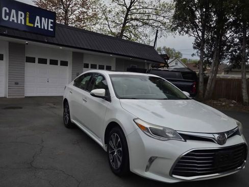 Used 2017 Toyota Avalon XLE Premium w/ All Weather Liner Package FWD image 8