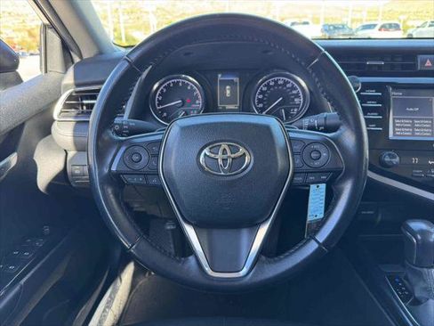 Used 2020 Toyota Camry SE image 12