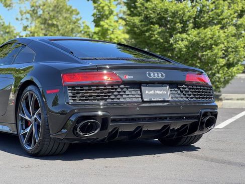 Used 2022 Audi R8 V10 w/ Premium Package RWD image 44