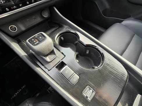 Used 2023 Nissan Rogue SV w/ SV Premium B Package image 28