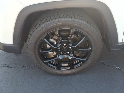 Used 2022 Jeep Compass Latitude FWD image 30
