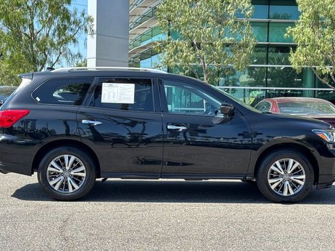 Used 2019 Nissan Pathfinder SV FWD image 3