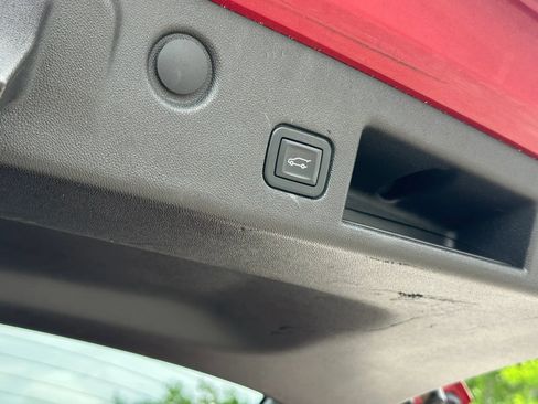 Used 2019 Chevrolet Equinox LT image 18